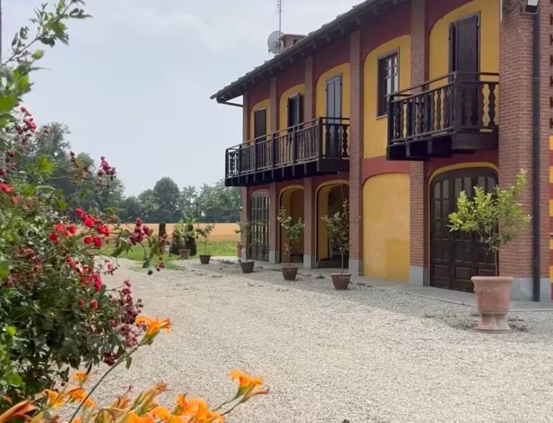 Passeggiata nel giardino privato del Pinerolese