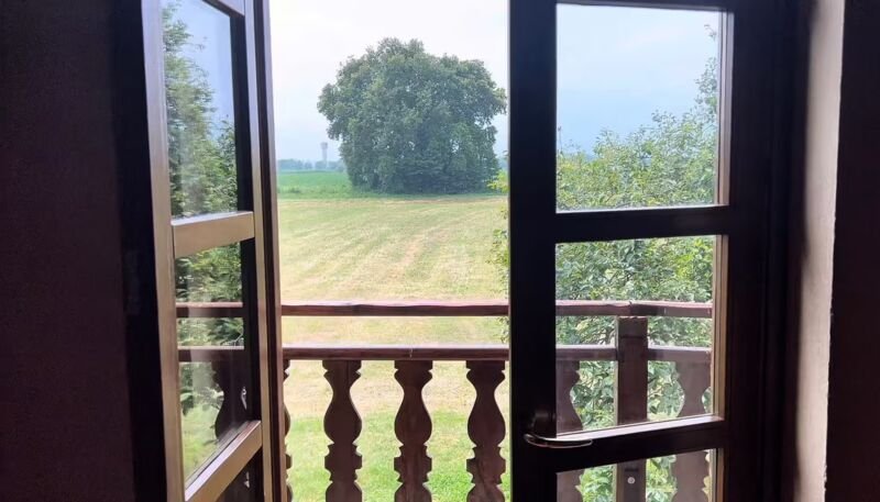 Spazi comuni caldi e luminosi dove gli ospiti vivono la quotidianità a Casa Famiglia Castelletto, Pinerolo
